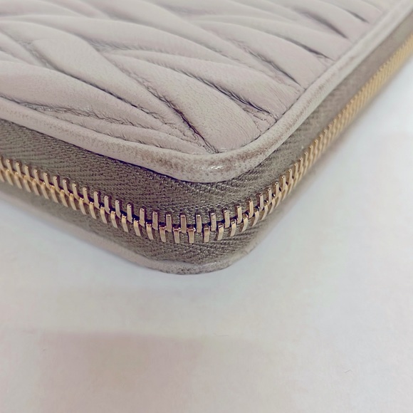 *HP x2* Miu miu matelasse pomice long zipper wallet (5M1183) - Picture 9 of 15